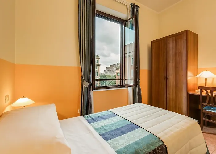 Hotel Domus Carmelitana Rome